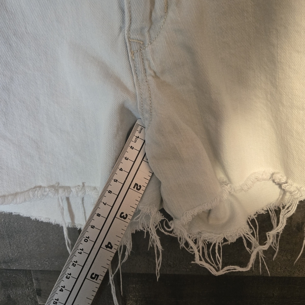 Old Navy Light Wash Low Rise Denim Shorts - Picture 5 of 6